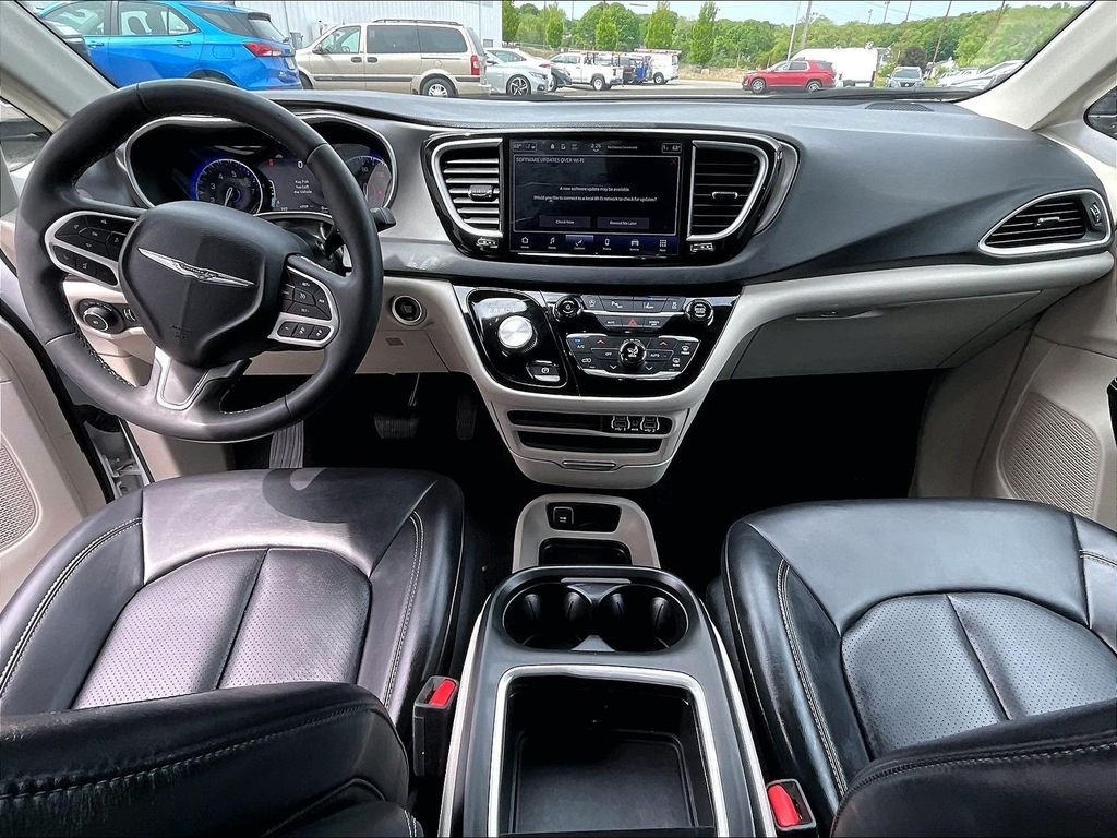 Used 2023 White Chrysler Touring L image 22