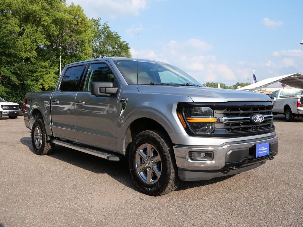 Used 2025 Silver Ford XLT image 1