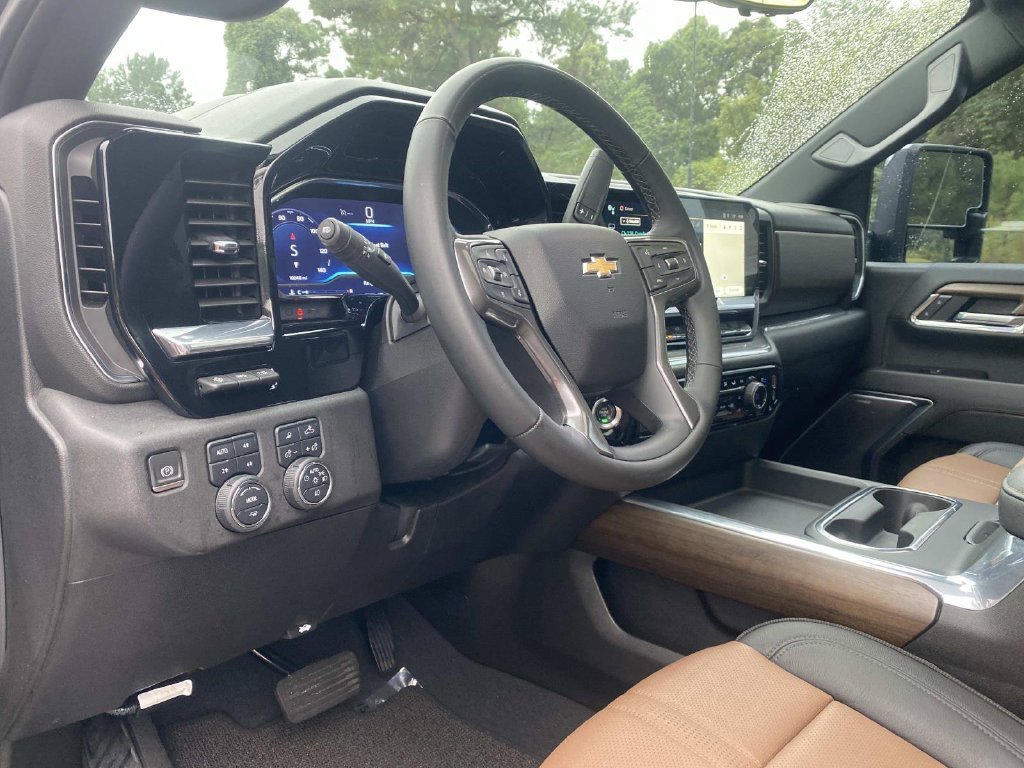 Used 2024 Black Chevrolet High Country image 23