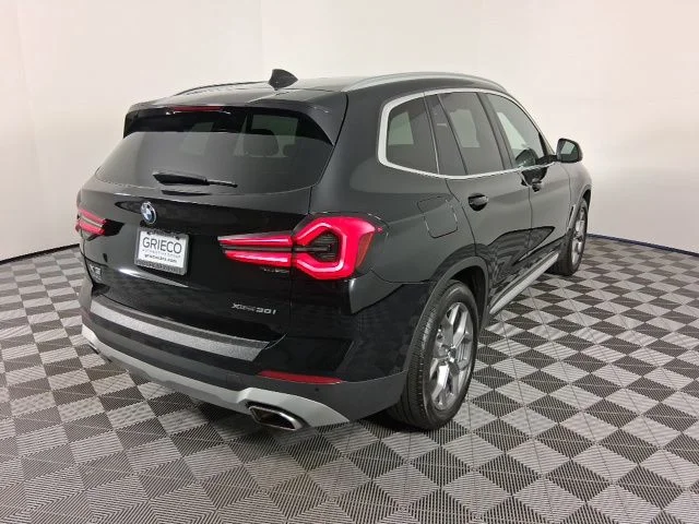 Used 2023 Black BMW xDrive30i image 7