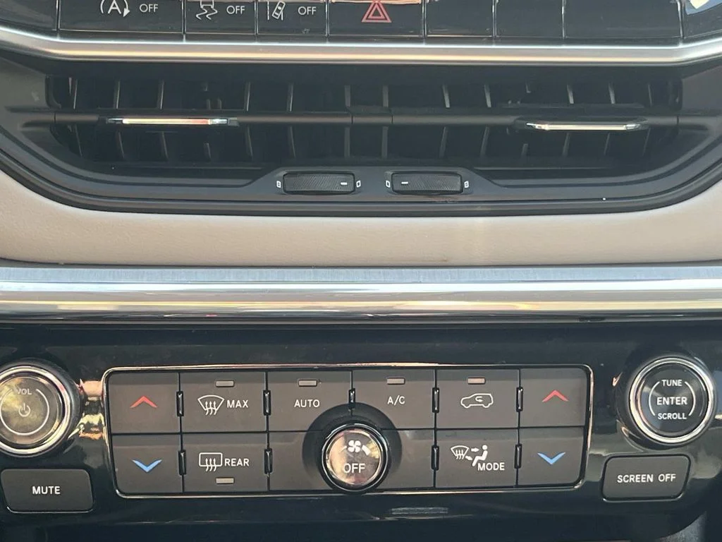 Used 2022 White Jeep Limited image 23