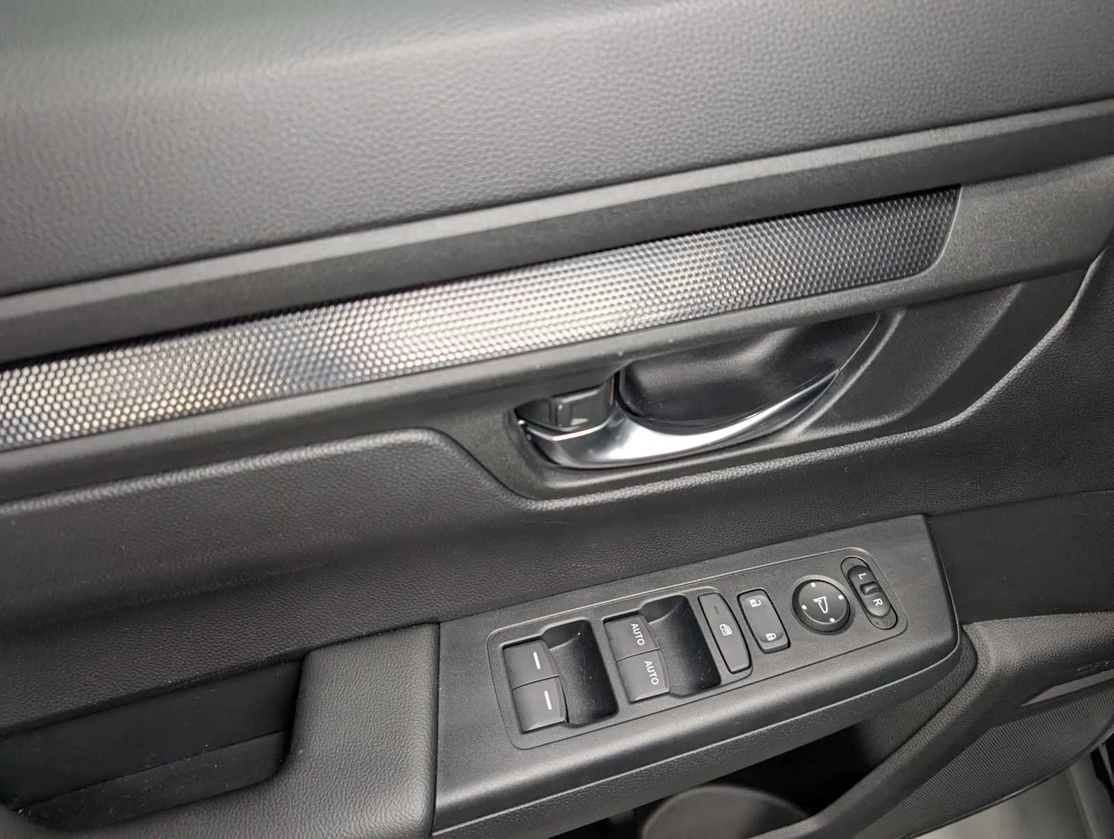 2025 Honda CR-V EX - Photo 38