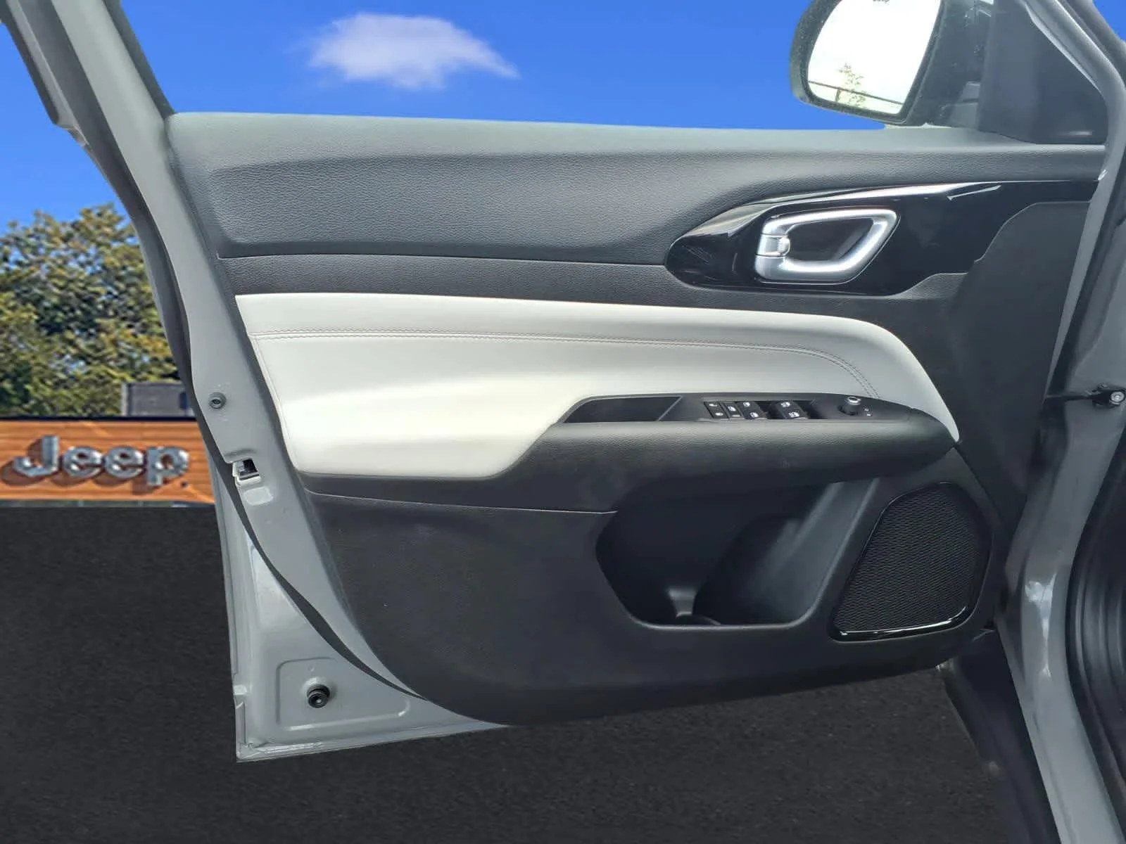 Used 2024 Sting-Gray Clearcoat Jeep Limited image 15