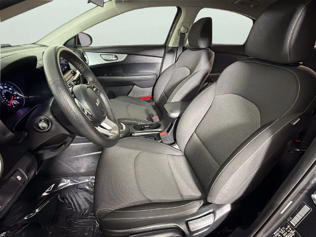 Used 2024  Kia LXS image 18