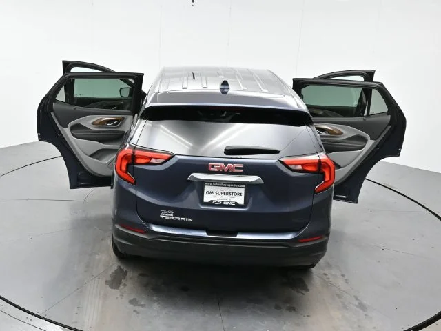 Used 2018 BLUE STEEL METALLIC GMC SLE image 41
