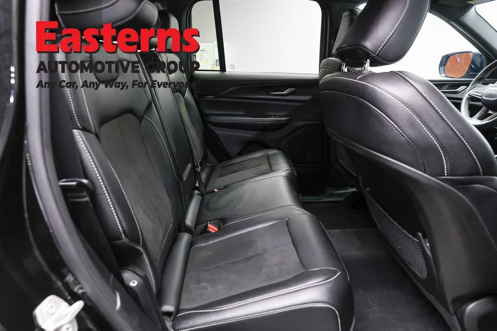 Used 2024 Black Jeep Altitude image 23