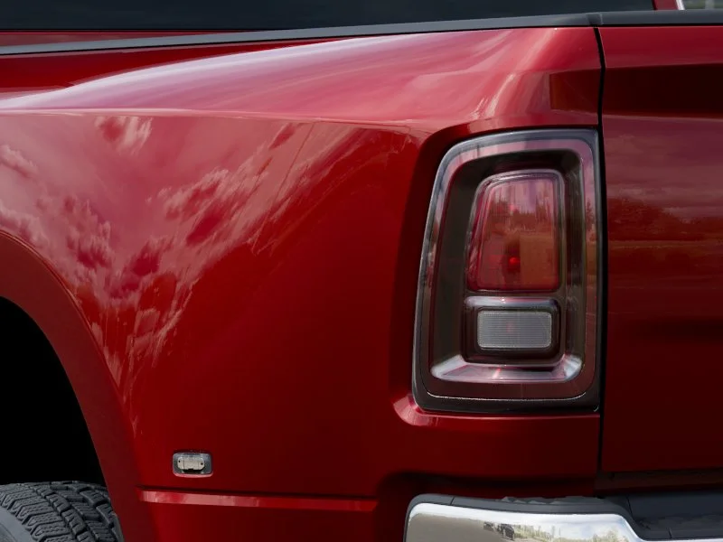 New 2026 Molten Red Pearl-Coat Exterior Paint RAM Tradesman image 18