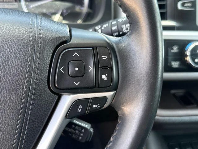 Certified Used 2018 BLIZZARD PEARL Toyota XLE image 18