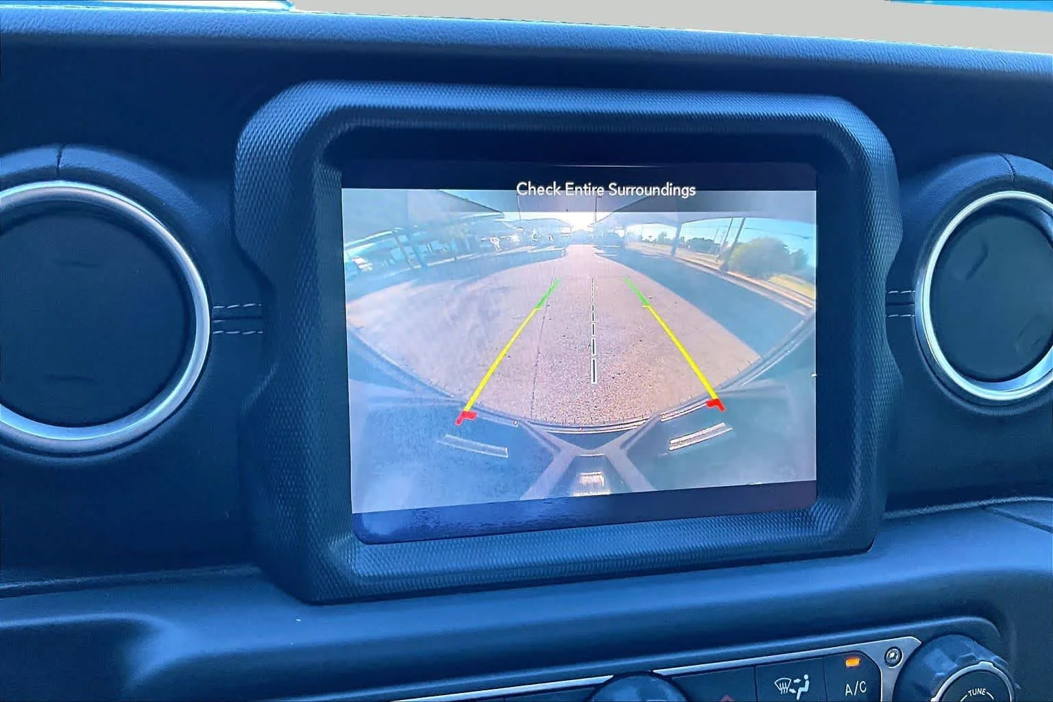 Used 2020 Sting-Gray Clearcoat Jeep Sahara image 27