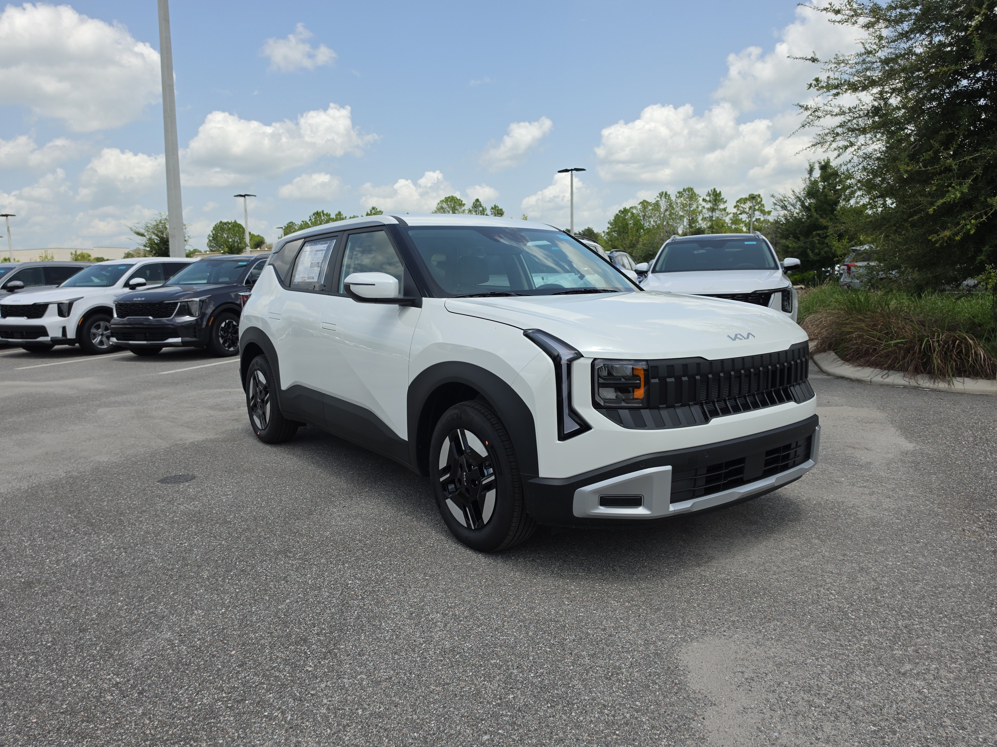 New 2027 Snow White Pearl Kia LX image 2