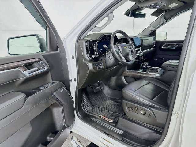 Used 2022 IRIDESCENT PEARL TRICOAT Chevrolet LTZ image 3