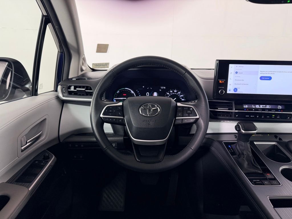 Certified Used 2025  Toyota XLE image 17