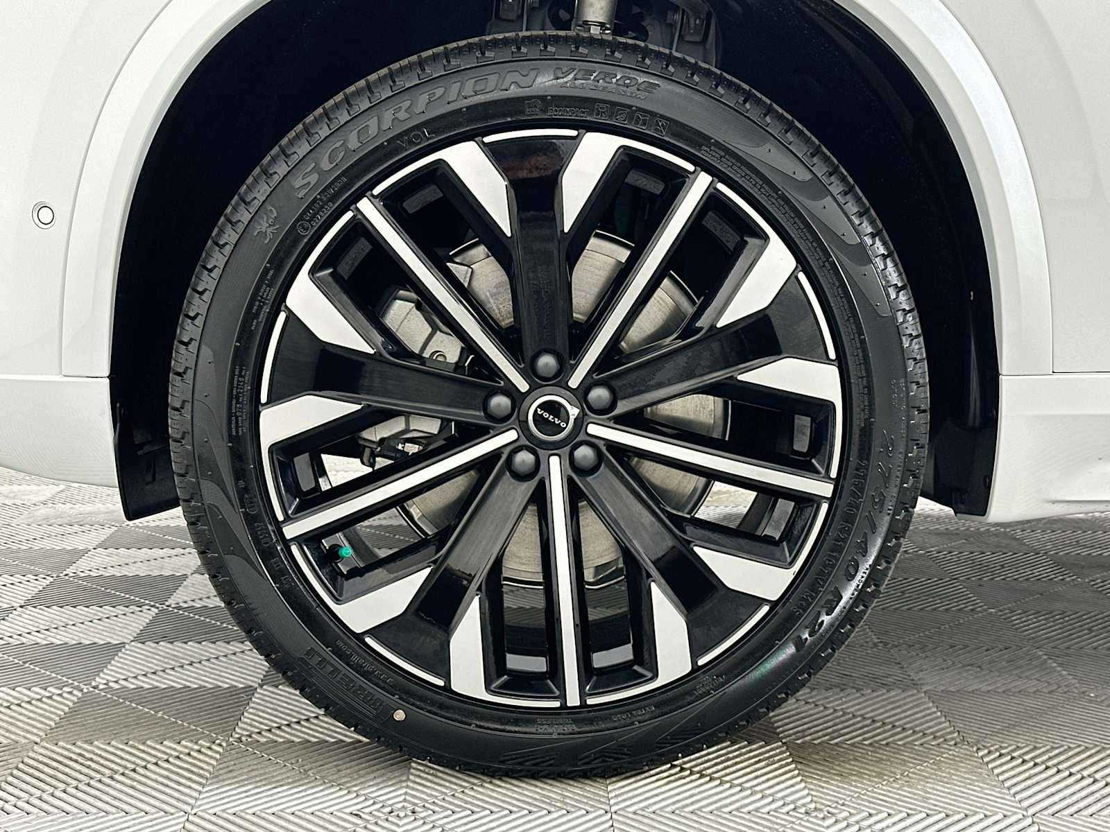 New 2026 Crystal White Volvo Plus image 30