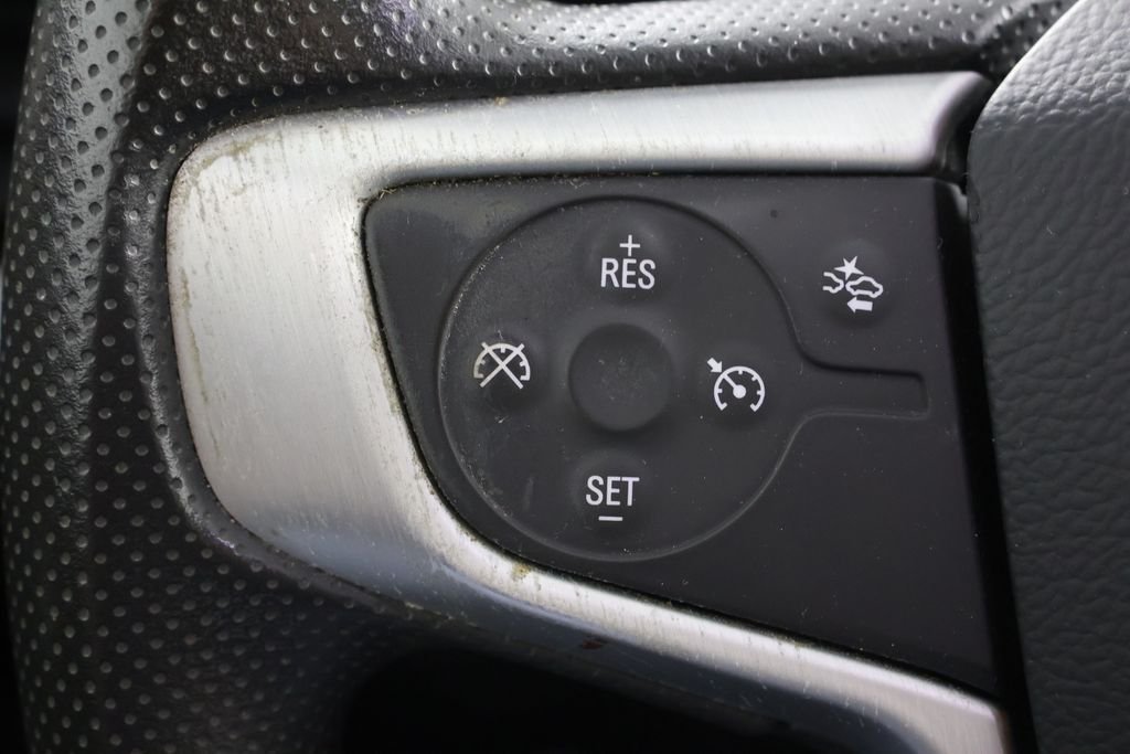 Used 2023 White GMC SLE image 11