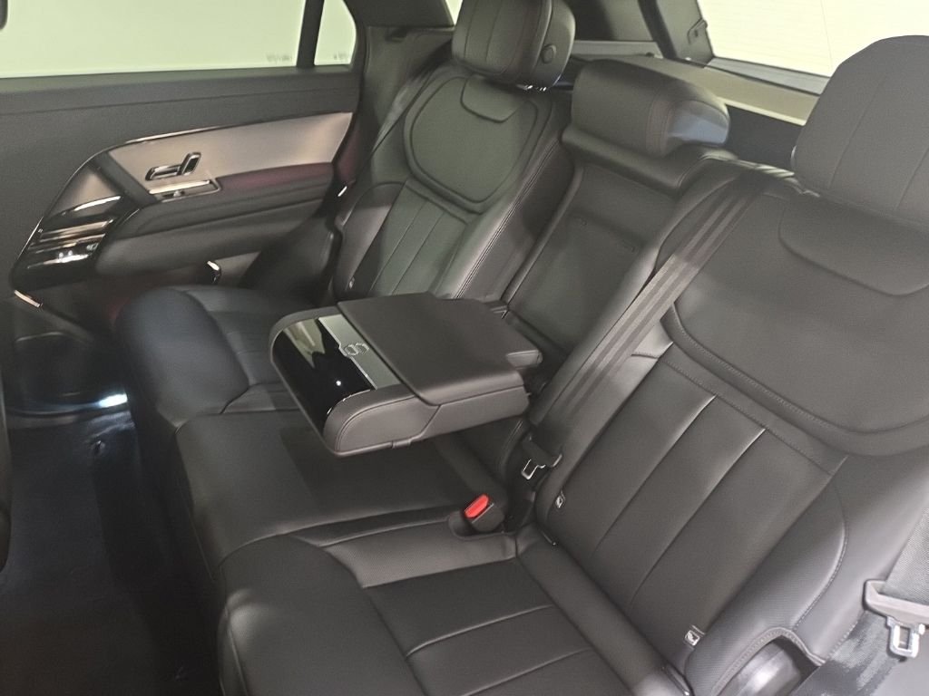 New 2026 Santorini Black Land Rover Dynamic SE image 21