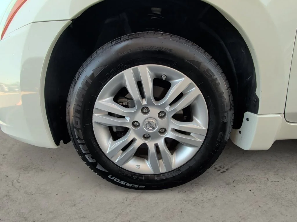 Used 2012 White Nissan 2.5 S image 14