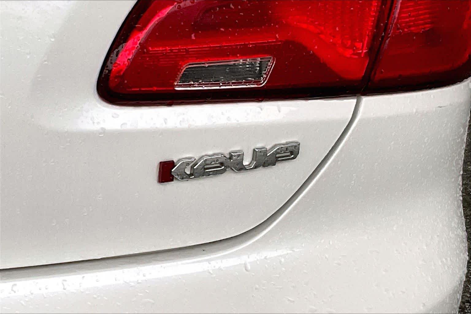 Used 2016 Snow White Pearl Kia EX image 10