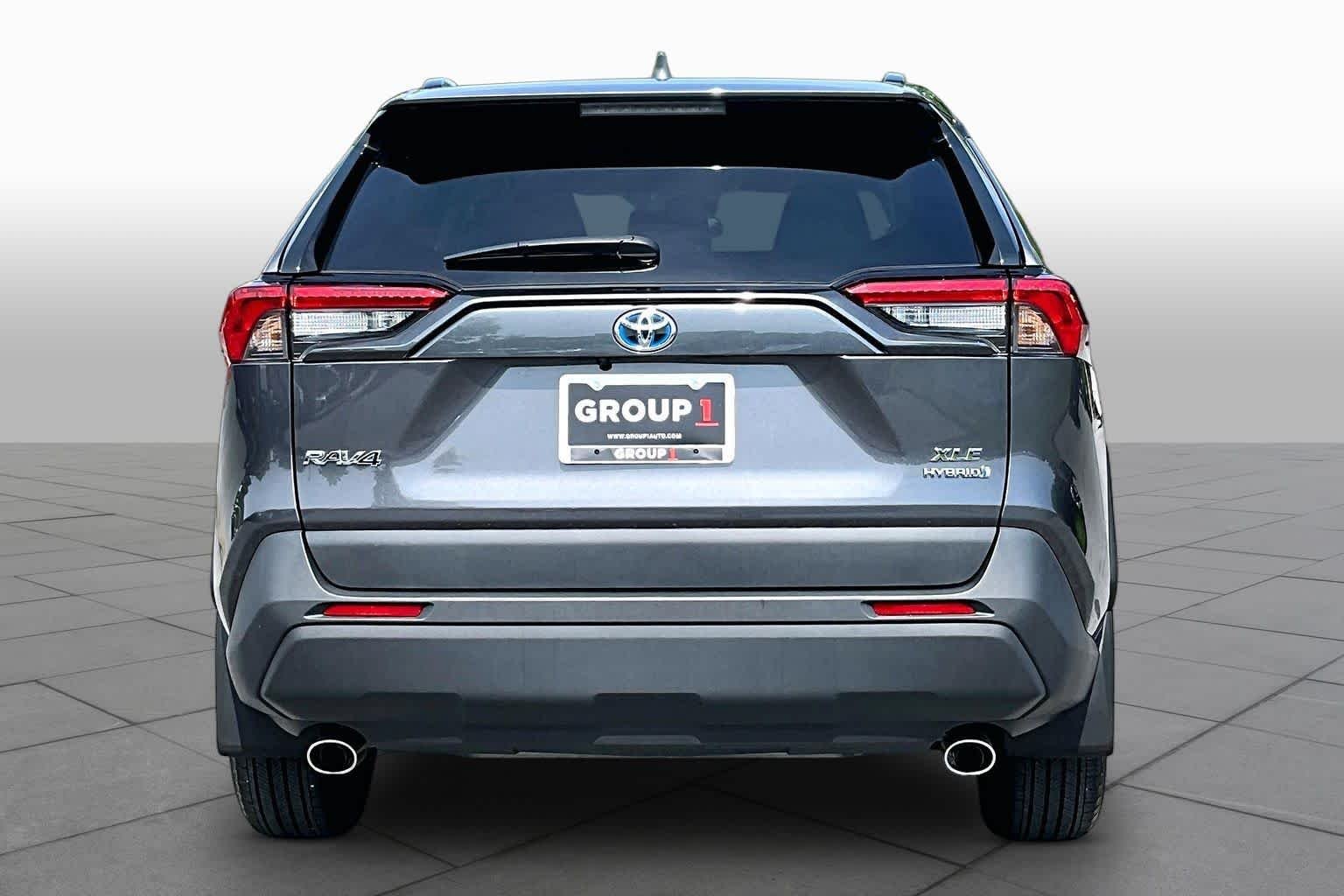 Used 2024 Magnetic Gray Metallic Toyota Hybrid XLE Premium image 5