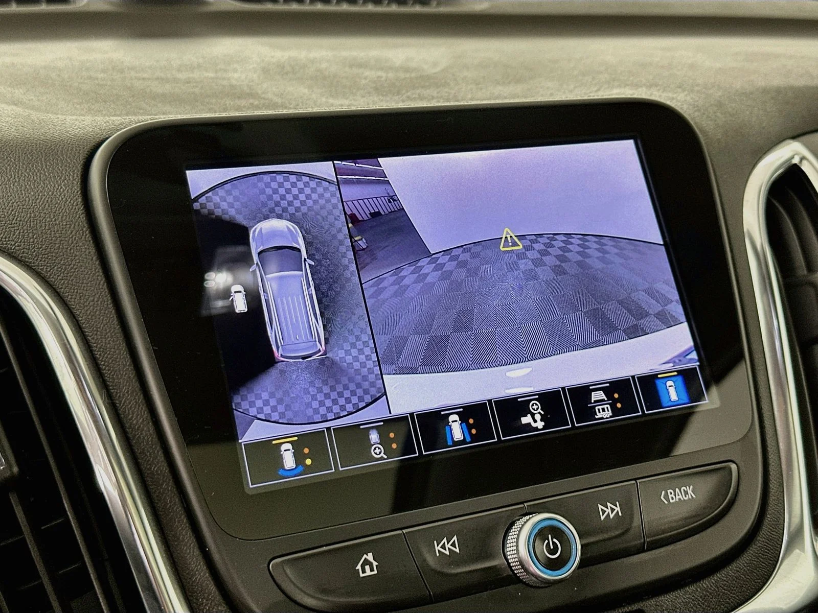 Used 2024 Summit White Chevrolet LT image 15