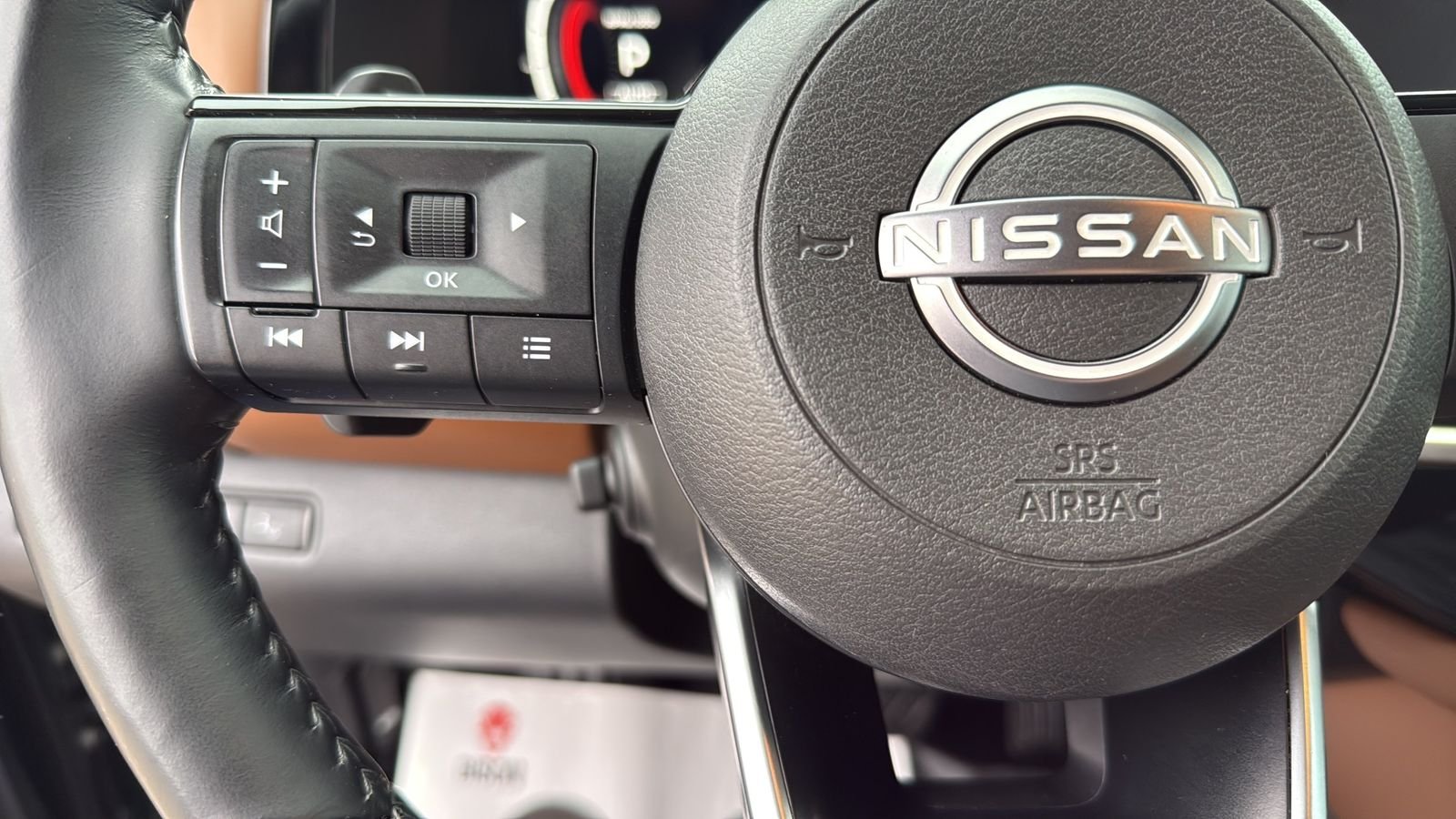 Used 2022 Black Nissan Platinum image 16