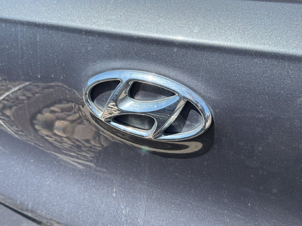 Used 2019 Gray Hyundai SE image 18