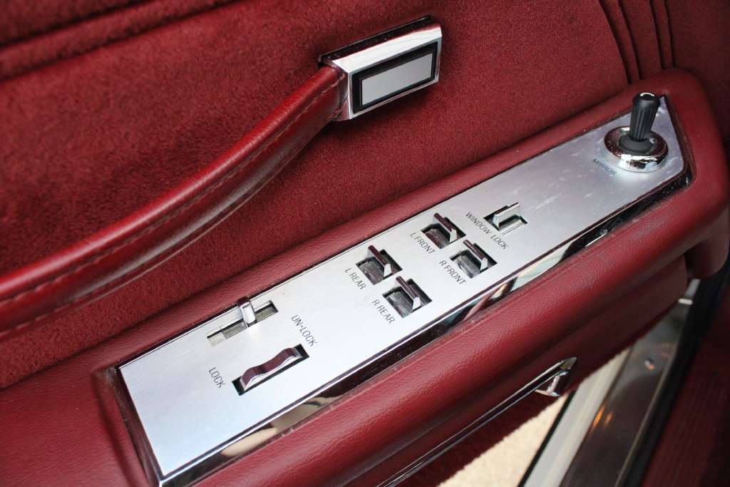 Used 1987 White Ford LX image 6
