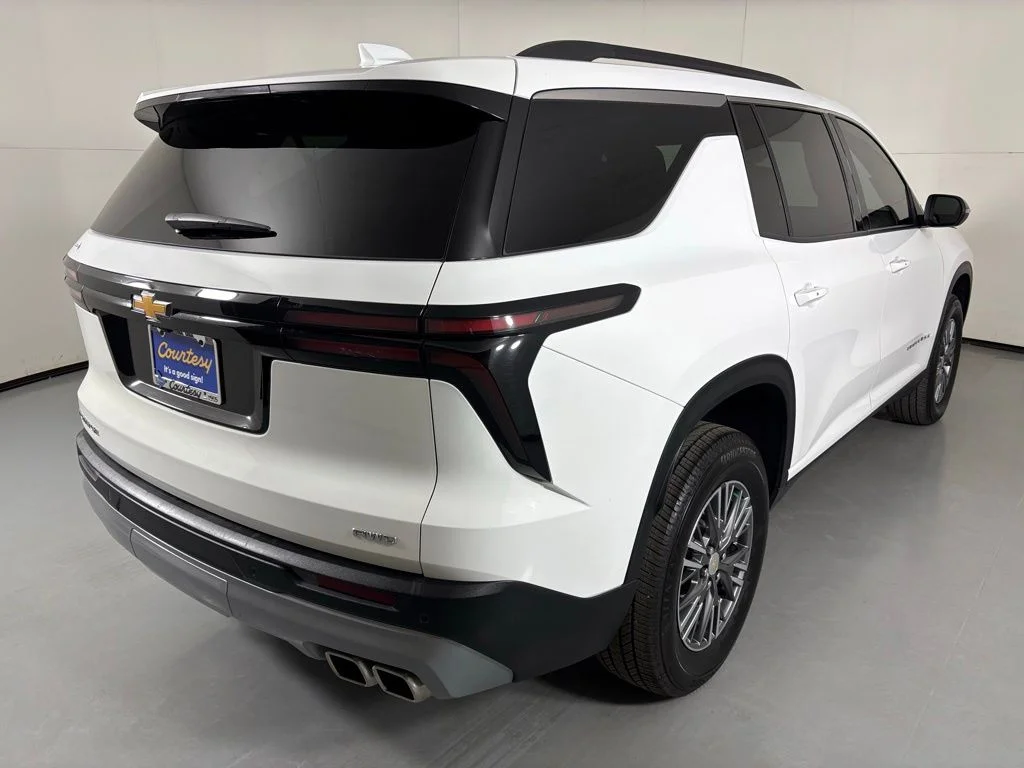 Used 2025 White Chevrolet LT image 8