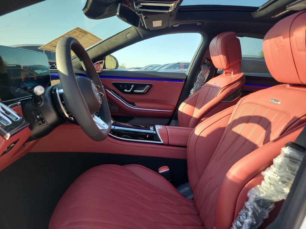 New 2026 MANUFAKTUR Moonlight White Magno Mercedes-Benz AMG® S 63 E 4MATIC® Sedan image 23