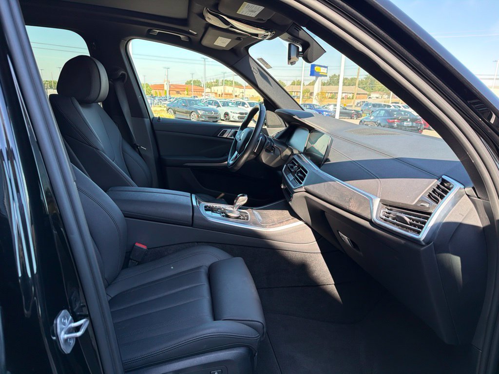 Used 2022 Black BMW sDrive40i image 26