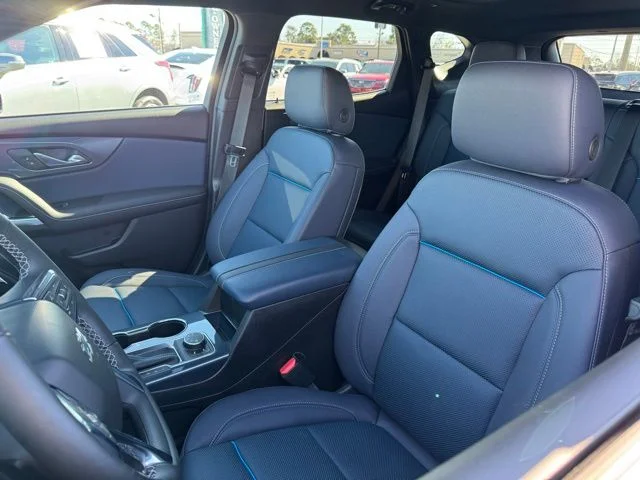 Used 2025 Gray Chevrolet RS image 7