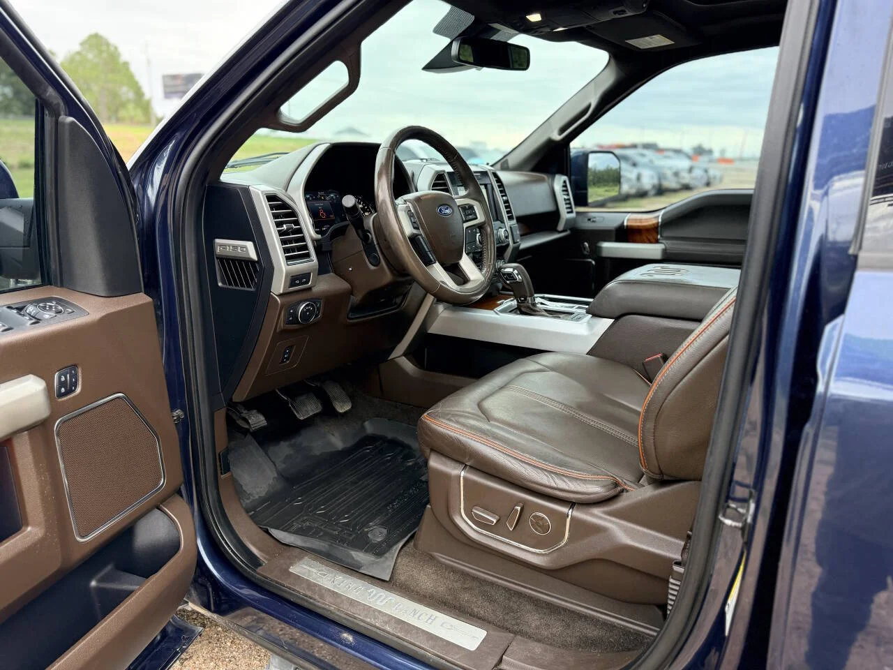 Used 2017 Blue Ford King Ranch 4x2 4dr SuperCrew 5.5 ft. SB image 13
