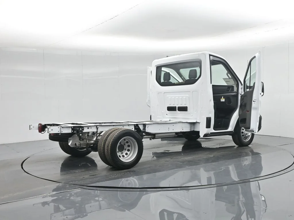 New 2026 Oxford White Ford Base image 5