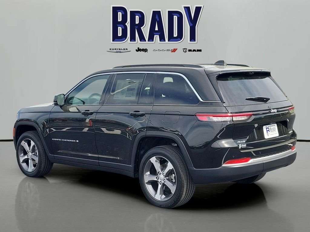 New 2026 Diamond Black Crystal Pearl-Coat Exterior Paint Jeep Limited image 5