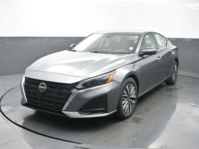 Used 2024 Gray Nissan 2.5 SV image 3