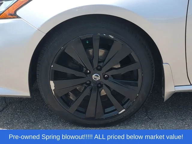 Used 2020 Silver Nissan 2.5 SR image 18