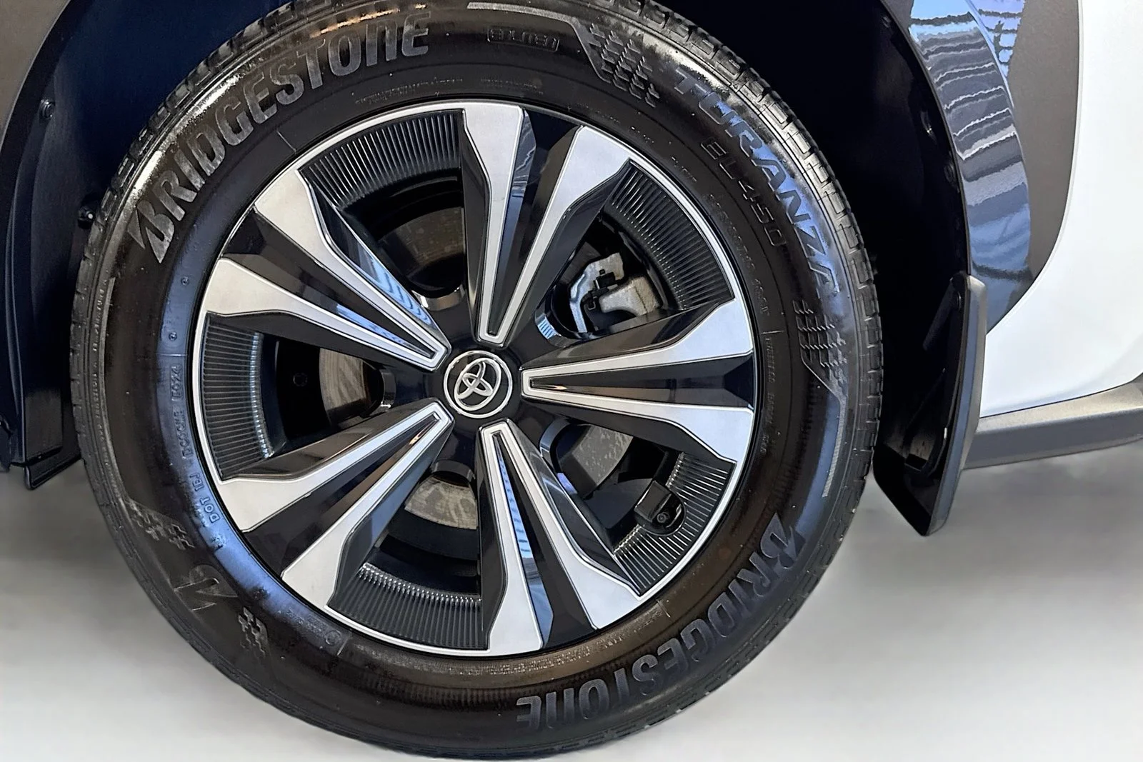 Used 2025 White Toyota Limited image 30