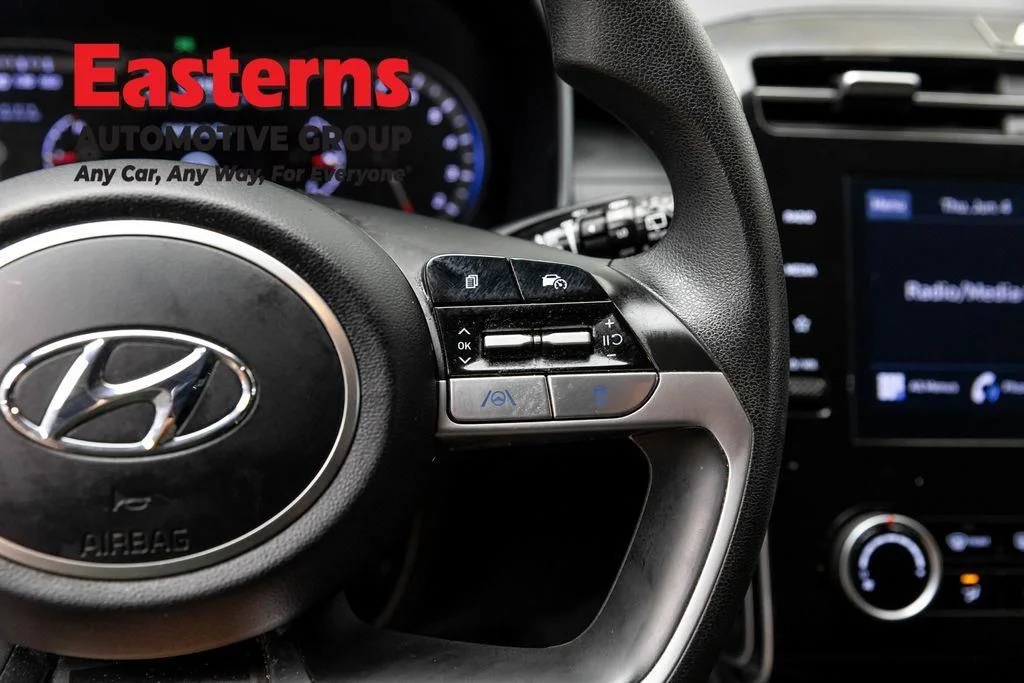 Used 2022 Silver Hyundai SEL image 18