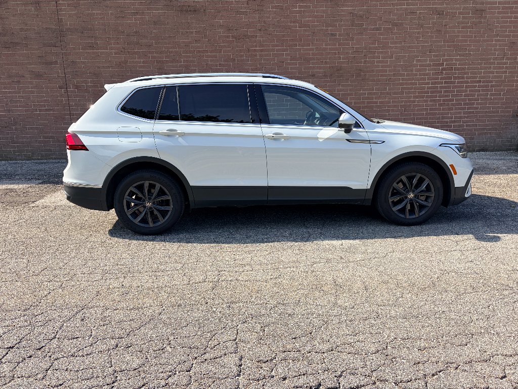 Used 2022 Pure White Volkswagen SE image 6