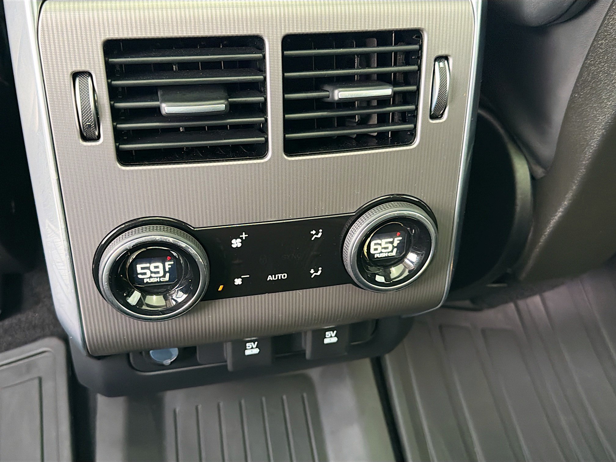 Used 2019 Fuji White Land Rover HSE image 19