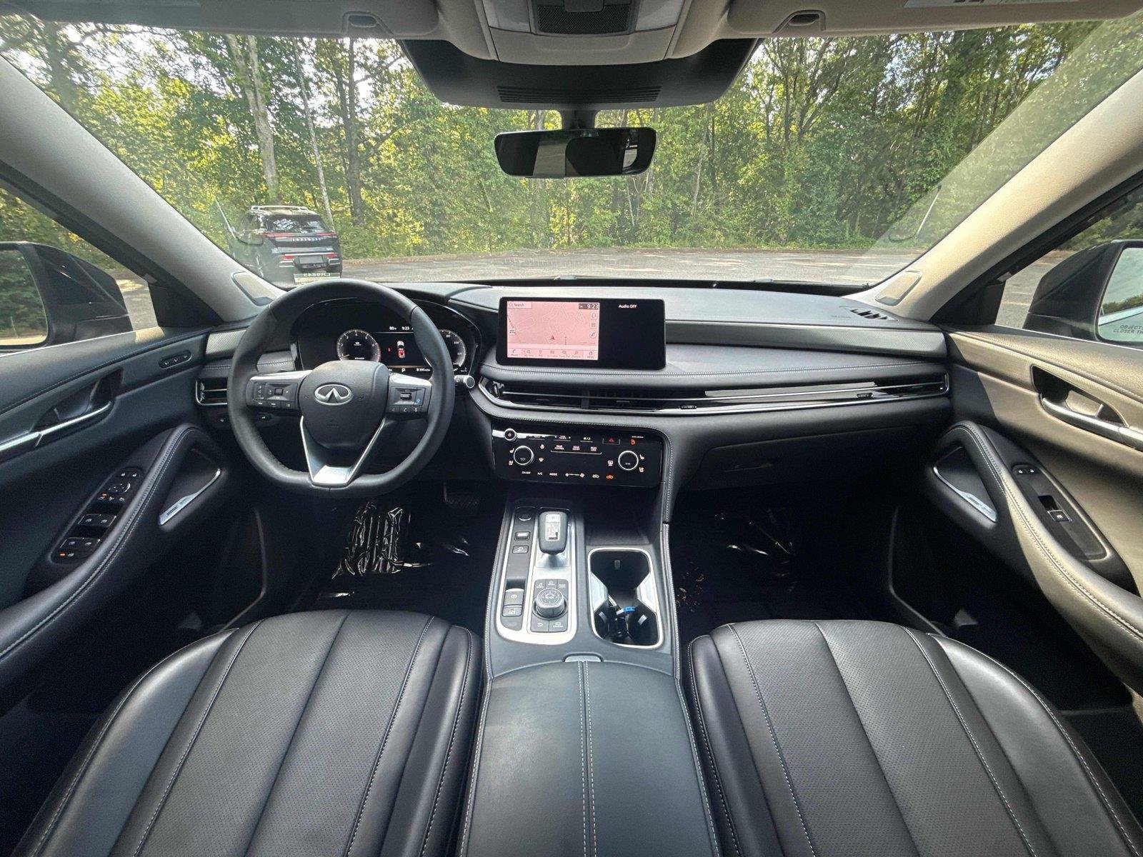 Used 2025 Mineral Black INFINITI LUXE image 13