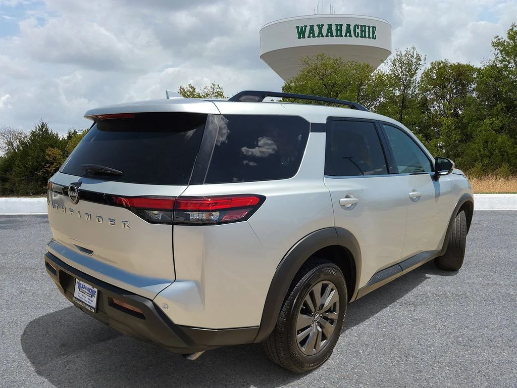 Used 2025 Silver Nissan SV image 5