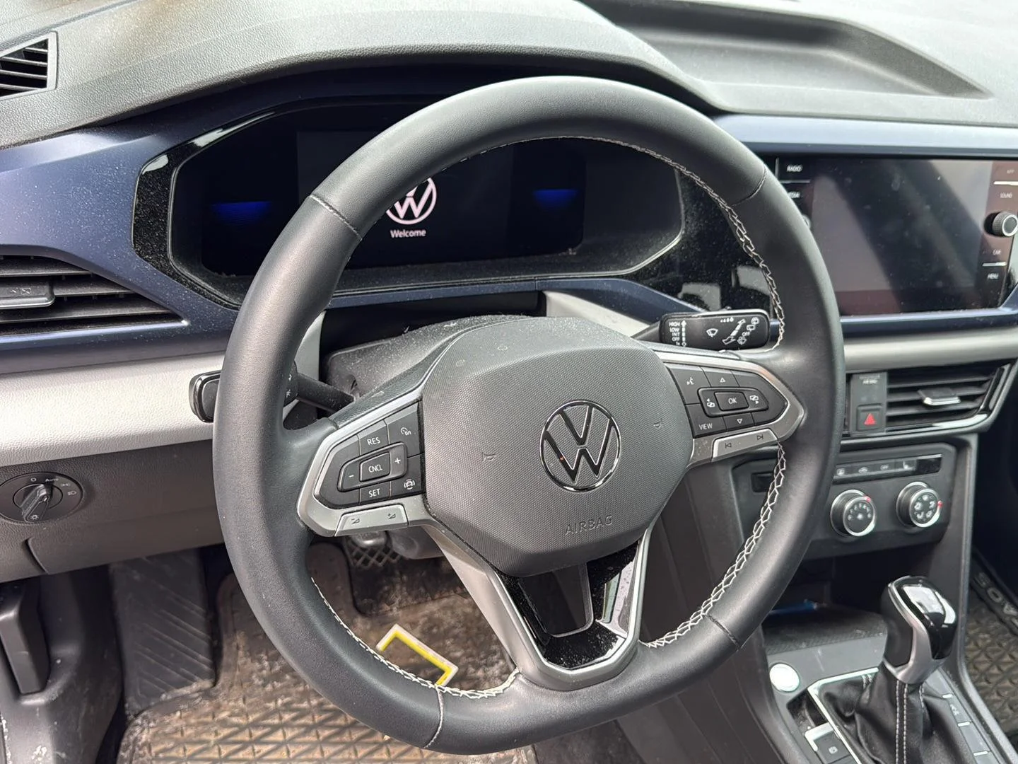 Used 2022 Pyrite Silver Metallic Volkswagen SE image 5