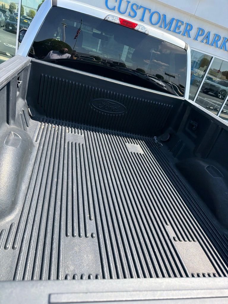 Used 2016 Magnetic Metallic Ford XLT image 6