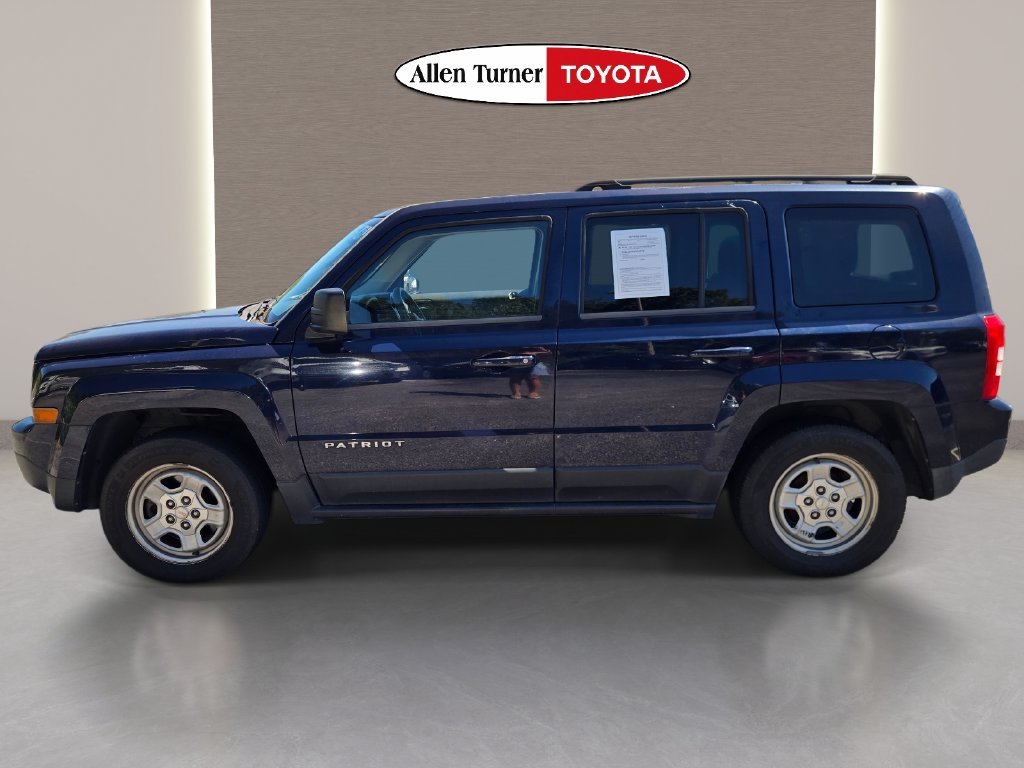 Used 2014 Blue Jeep Sport image 17