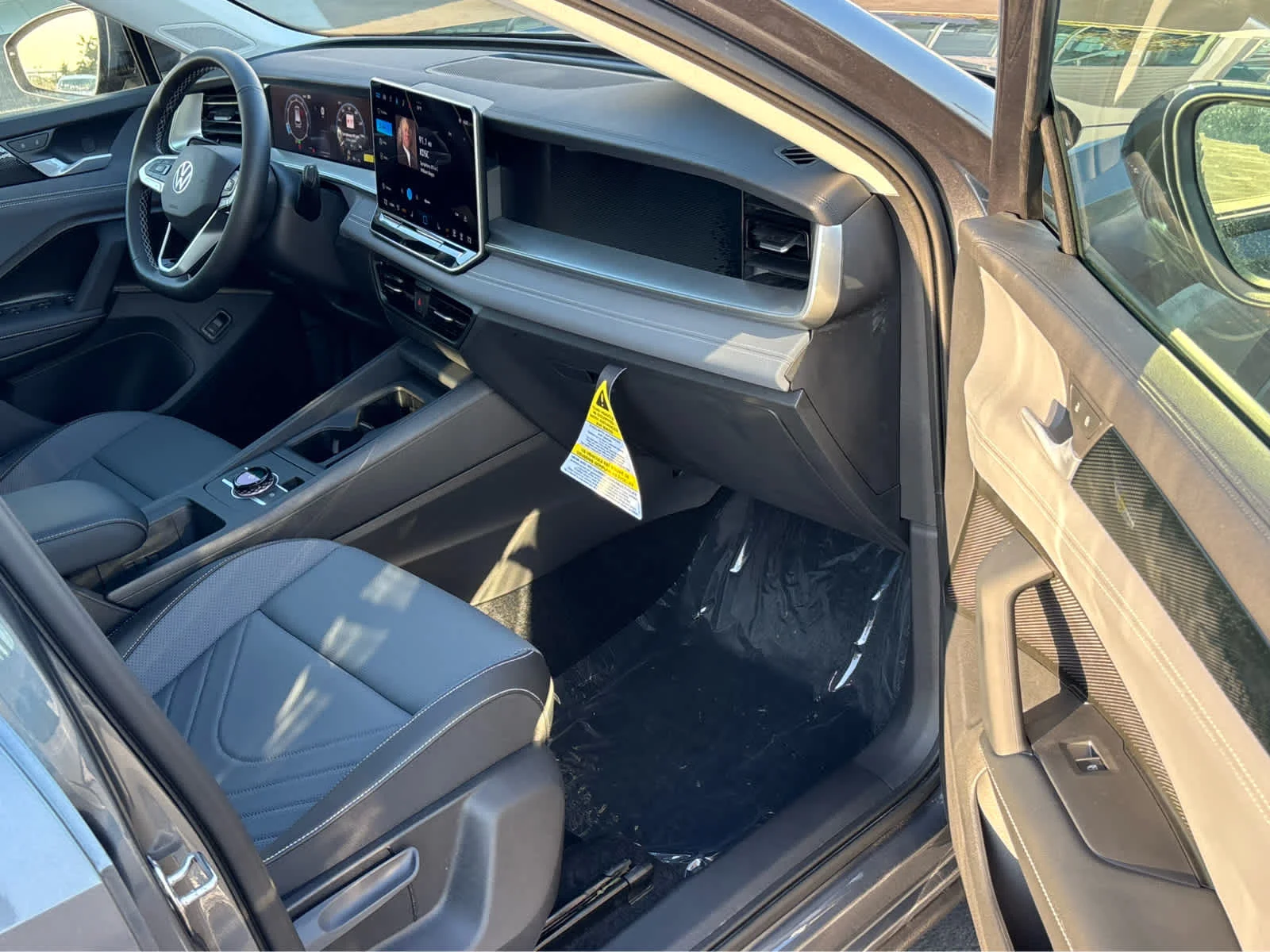 New 2026 PLATINUM GRAY Volkswagen SE image 18