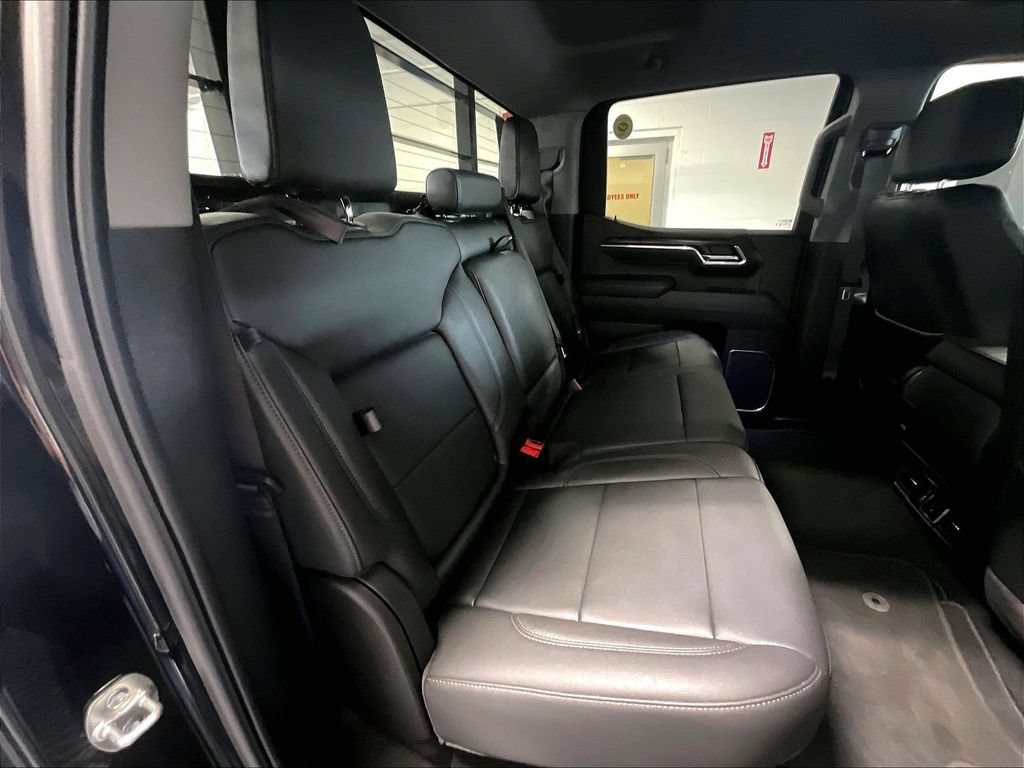 Used 2025 Onyx Black GMC SLT image 16