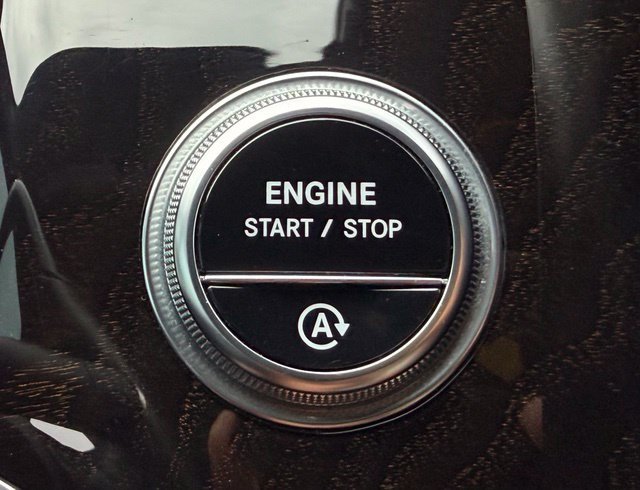 Used 2023  Mercedes-Benz GLC 300 image 23