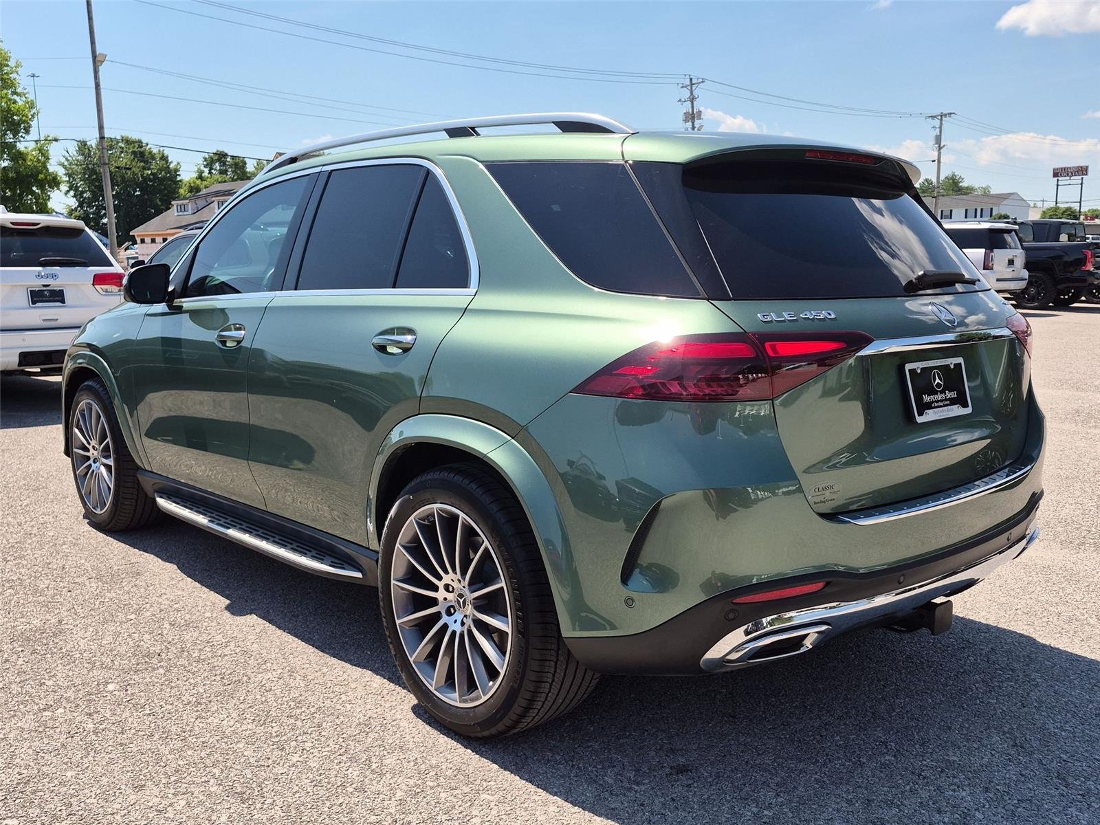 Used 2025 MANUFAKTUR Signature Ireland Mid Green Metallic Mercedes-Benz GLE 450 image 3