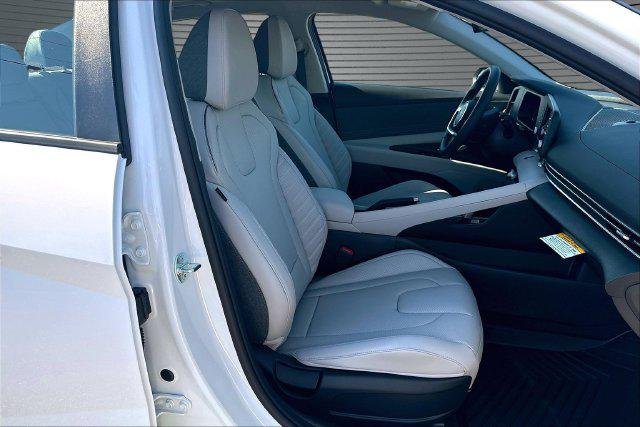 New 2026 White Hyundai SEL Sport Plus image 11