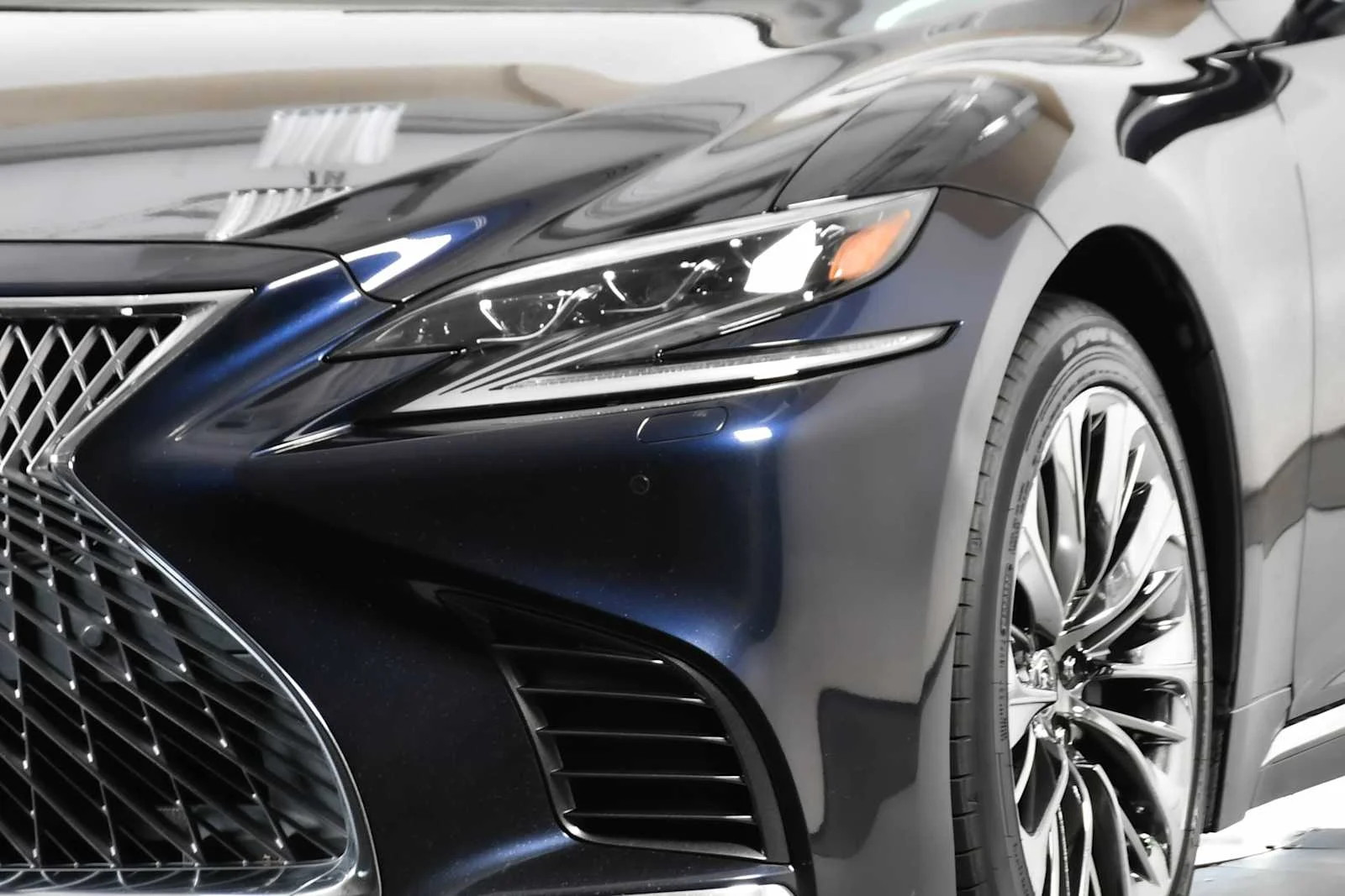 Used 2018 Nightfall Mica Lexus  image 11